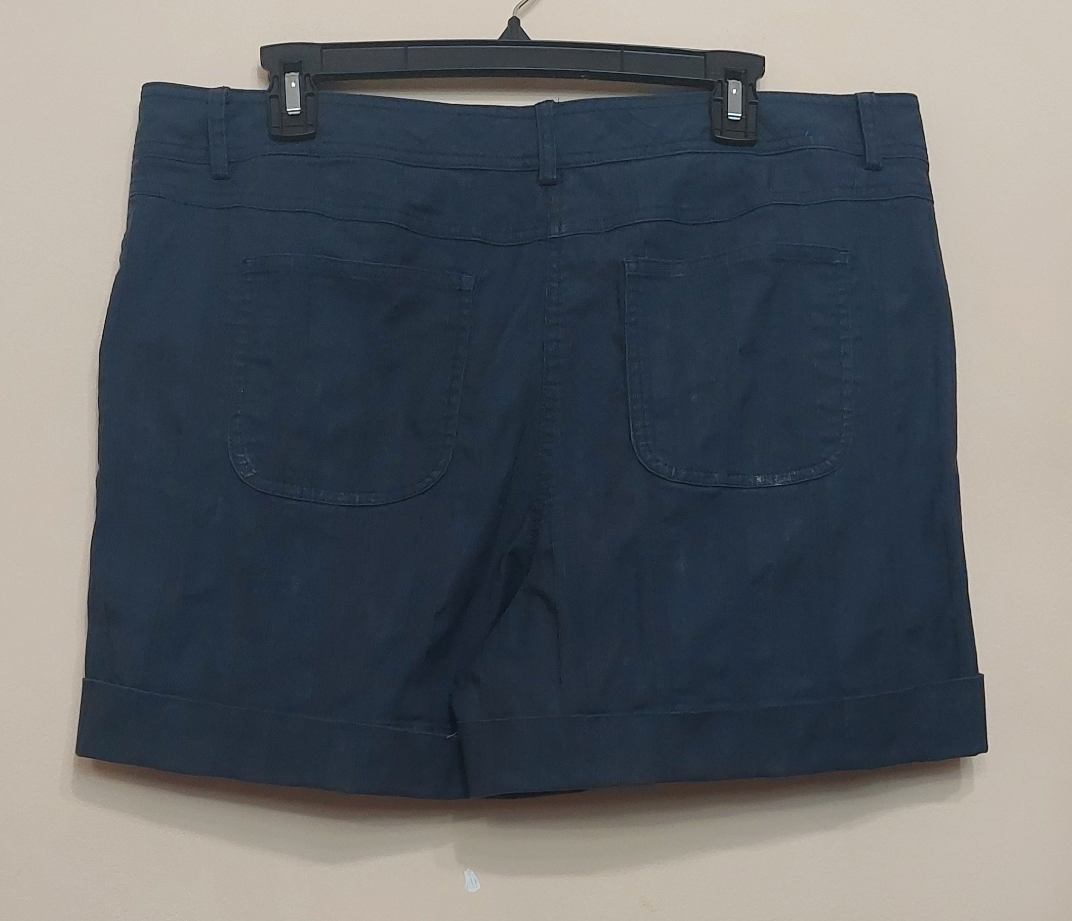 4 32 Talbots 16 Navy Stretch Cuffed Shorts