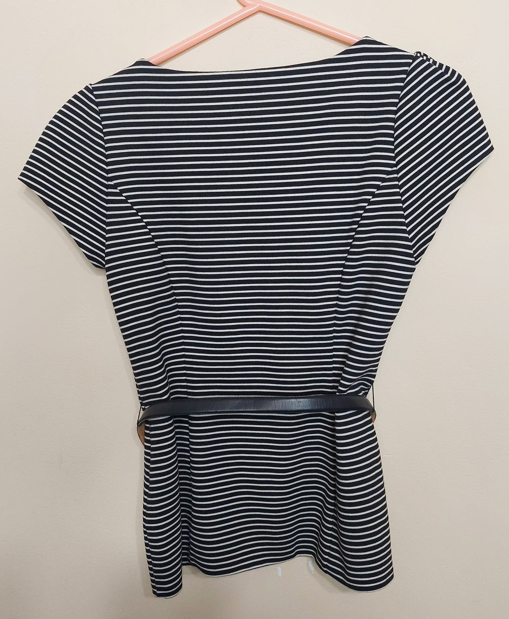 5 32 WHBM Black White Stripe Belted Knit Top Size 4