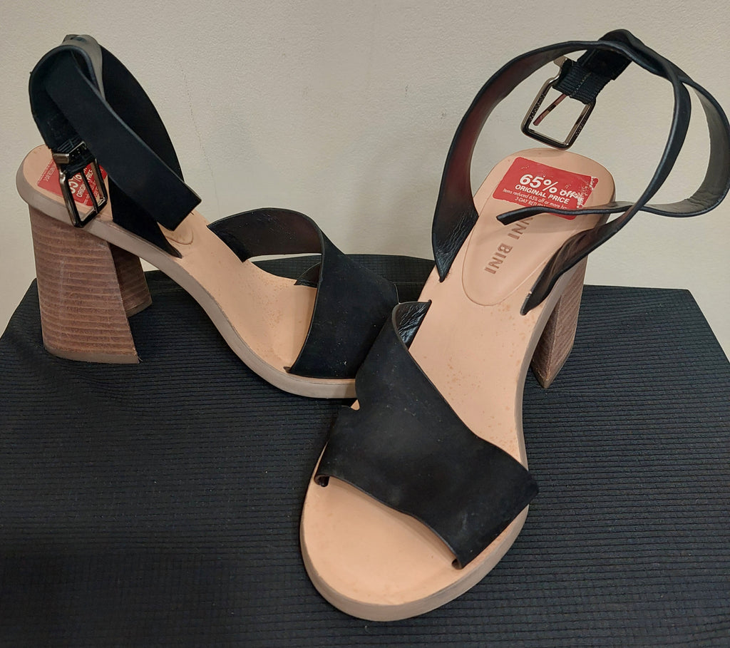 7 32 Gianni Bini 8M Black Leather Wood Block Heel Sandals