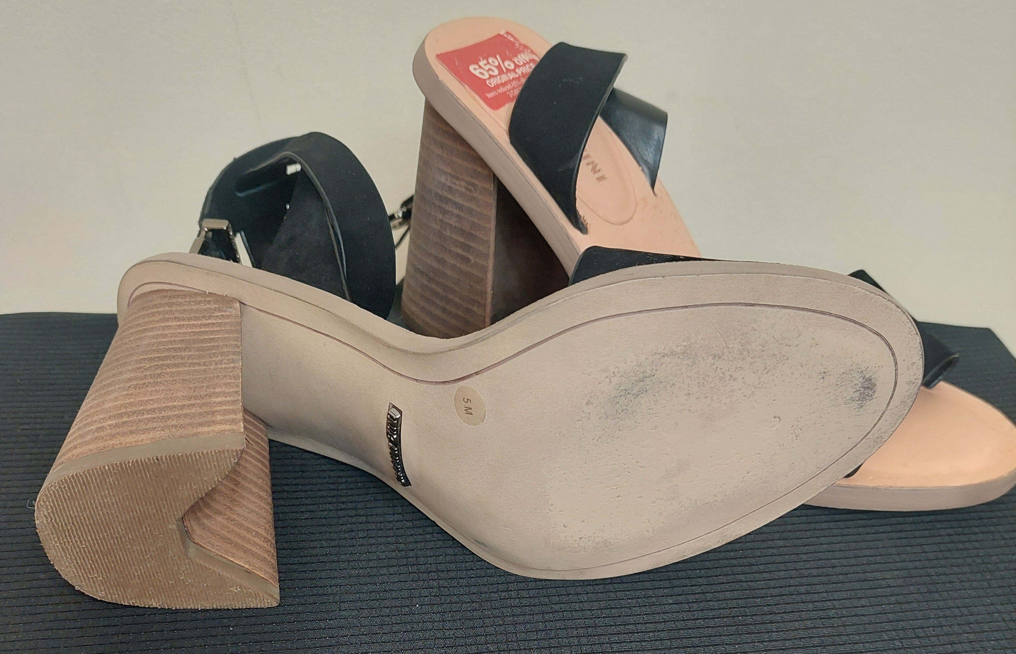 7 32 Gianni Bini 8M Black Leather Wood Block Heel Sandals