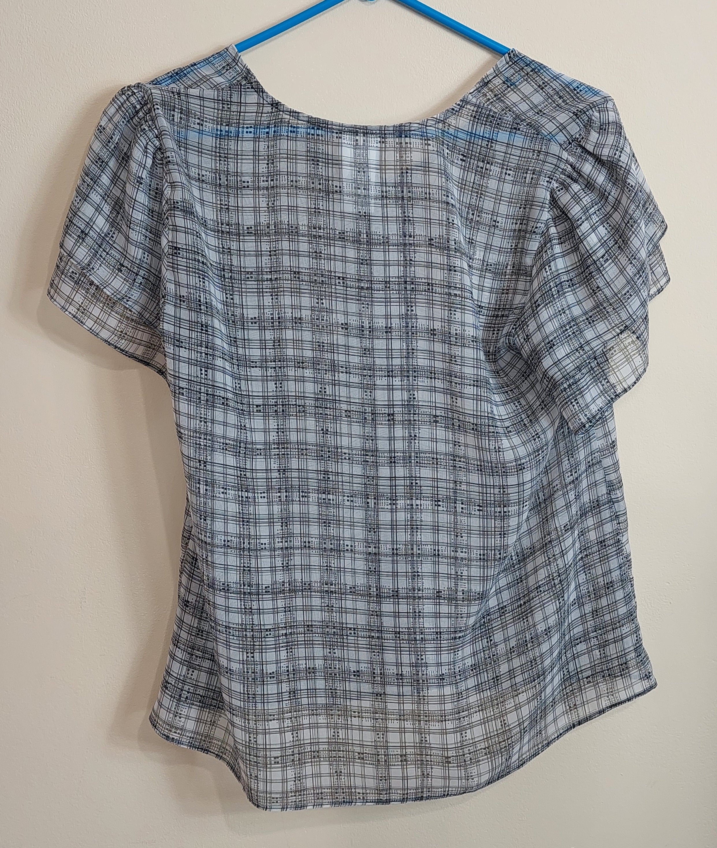 3 20 Cabi Size S Short Sleeve Blouse White Black Plaid Print V Neck