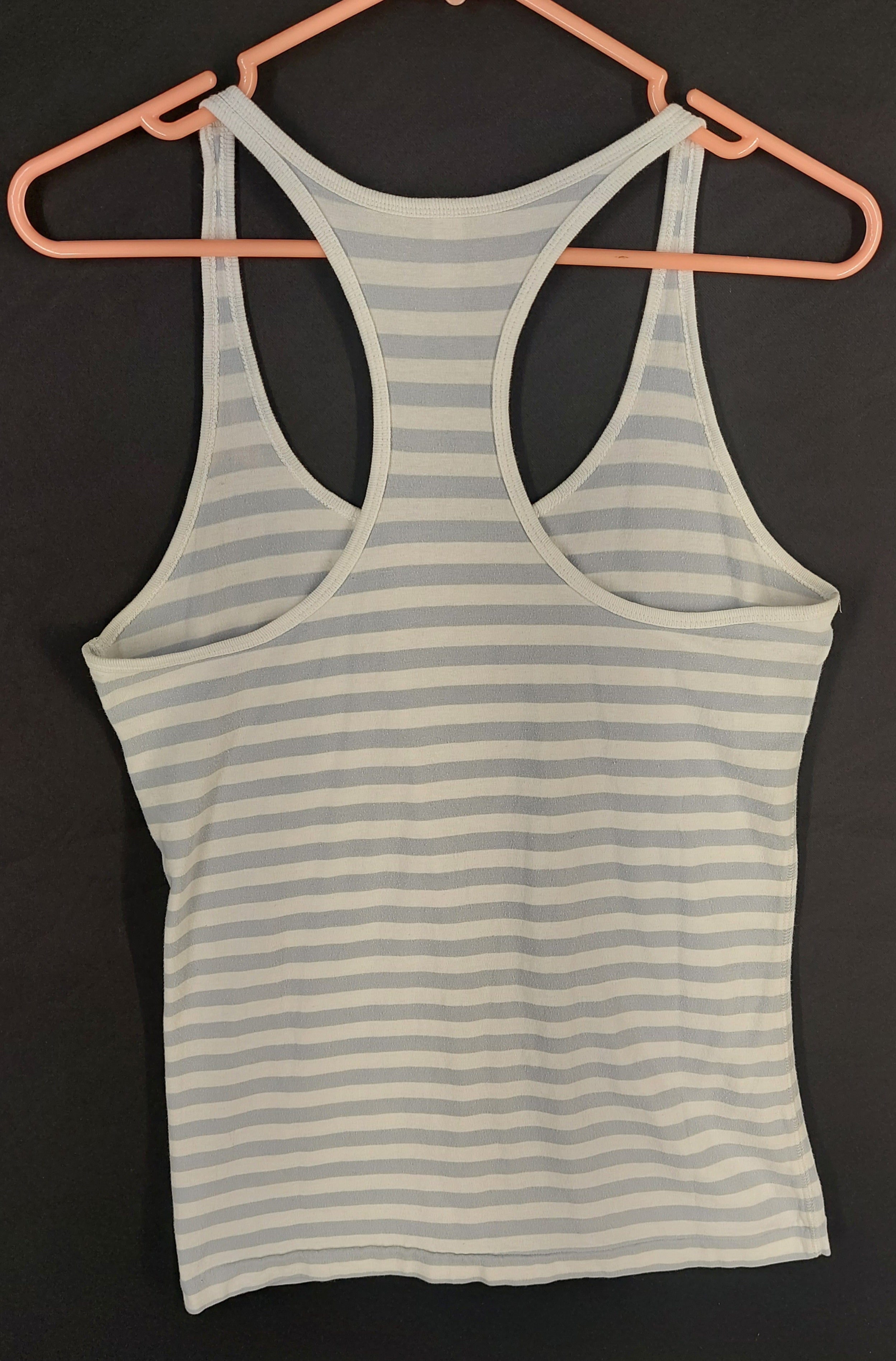 8-34 GapFit Size M Gray White Striped Racerback Tank Top Athletic Activewear