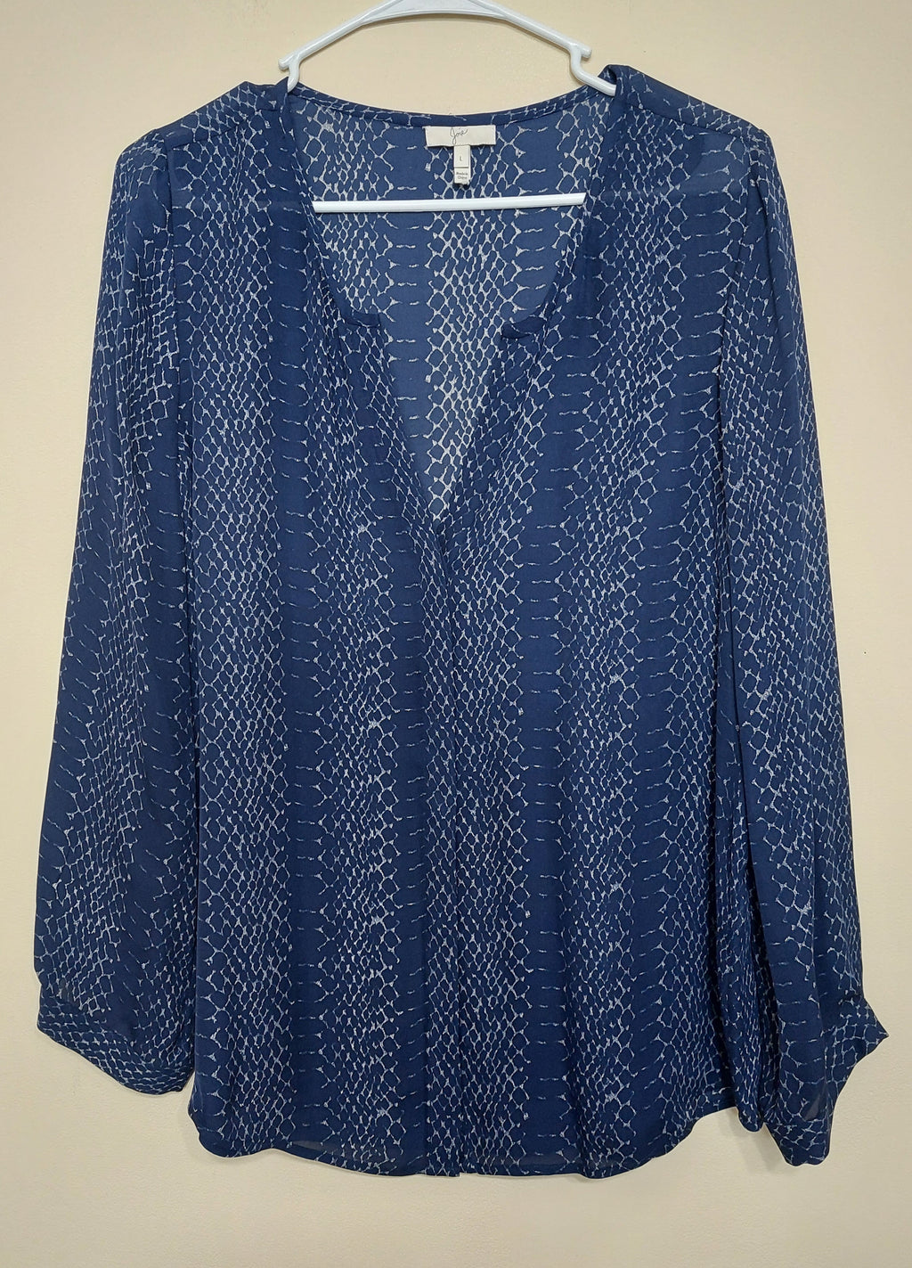 7 35 Joie L Blue Snakeskin Print Silk Blouse