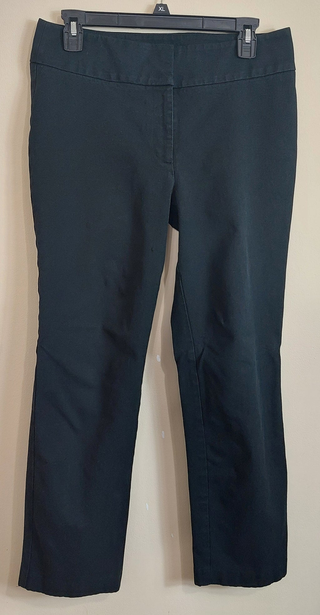 3 21 Chicos 0.5 Short Dress Pants Black Straight Leg Stretch Classic Wardrobe Essential
