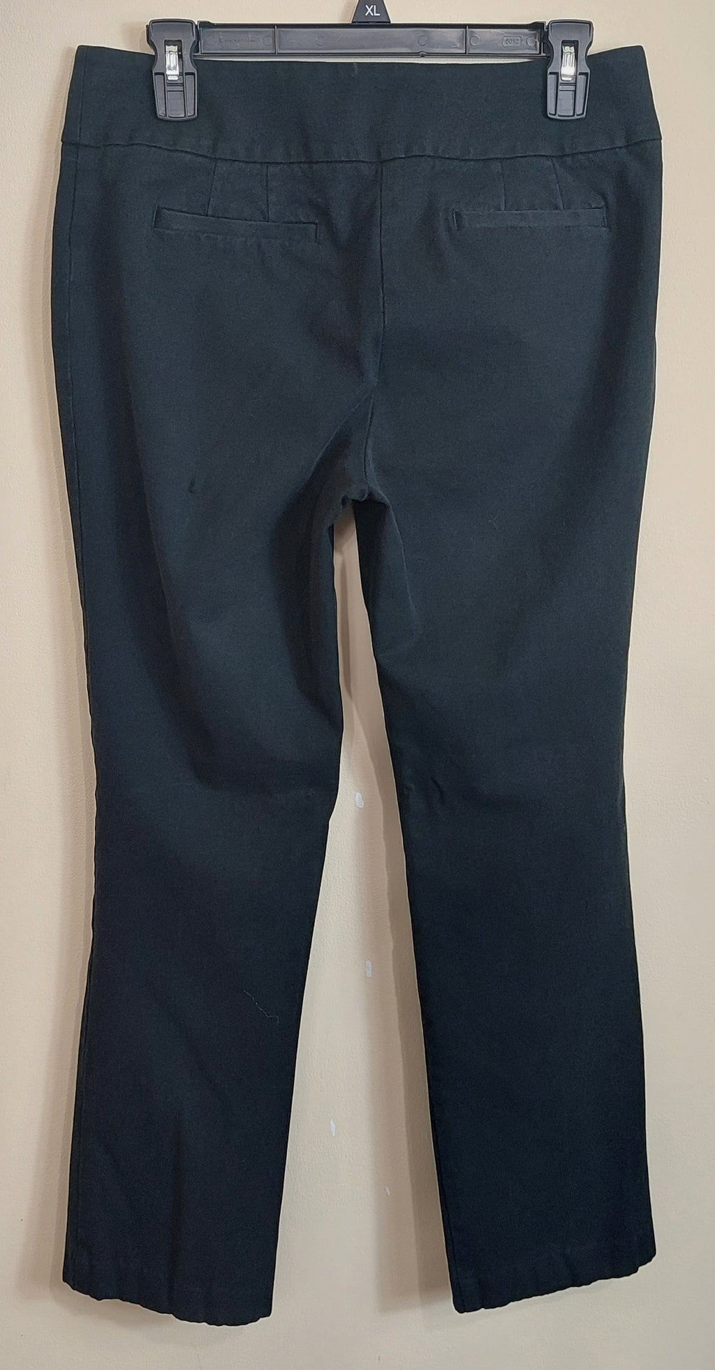 3 21 Chicos 0.5 Short Dress Pants Black Straight Leg Stretch Classic Wardrobe Essential