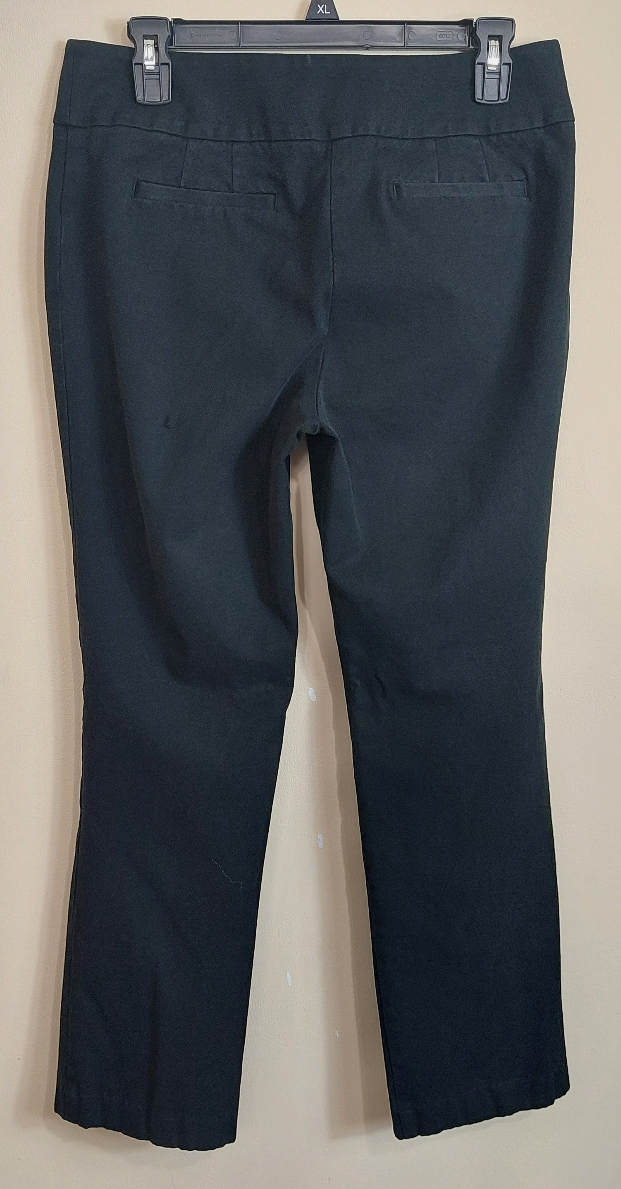 3 21 Chicos 0.5 Short Dress Pants Black Straight Leg Stretch Classic Wardrobe Essential