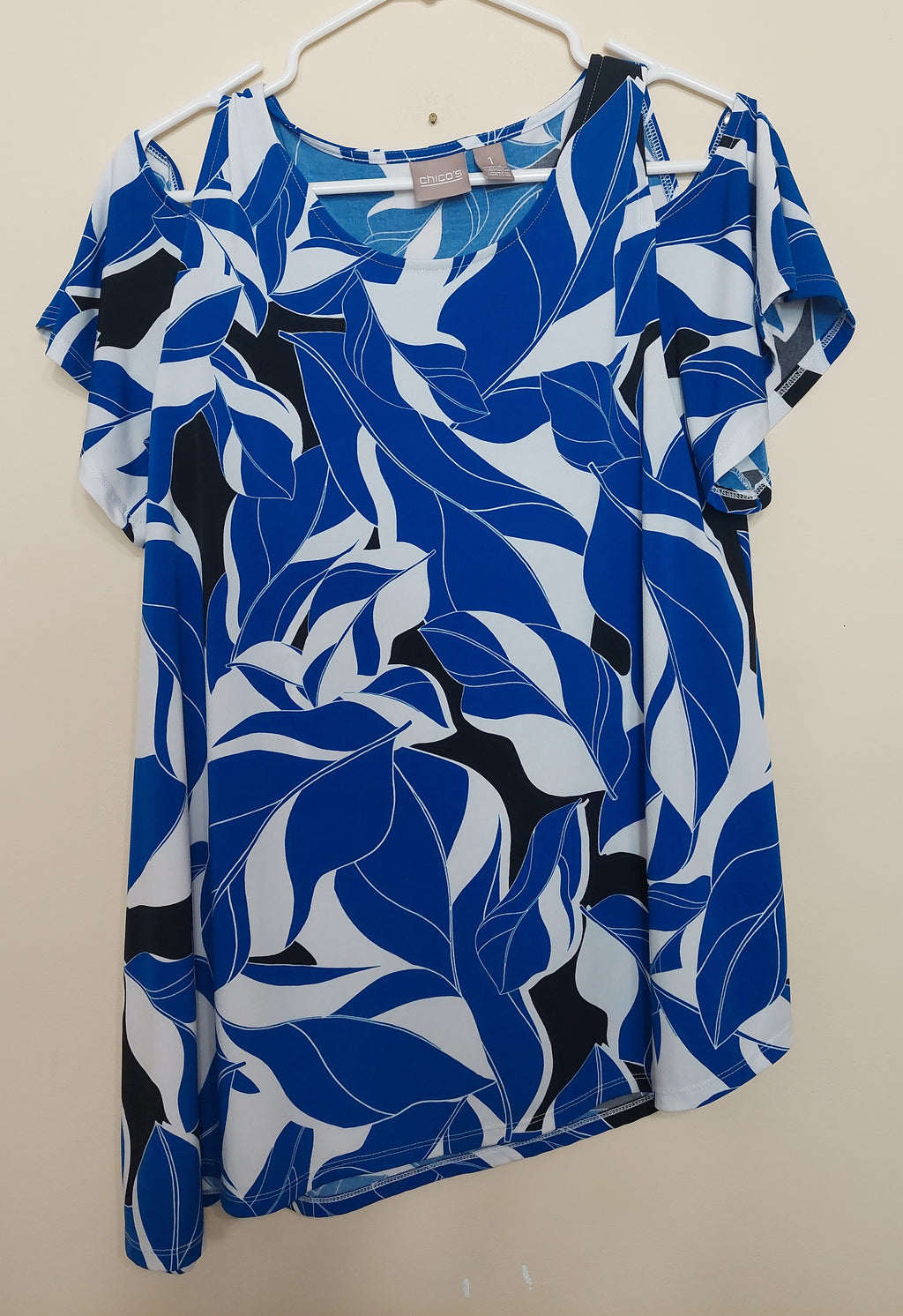 6 38 Chicos Blue White Leaf Print Cold Shoulder Top Womens Size 1