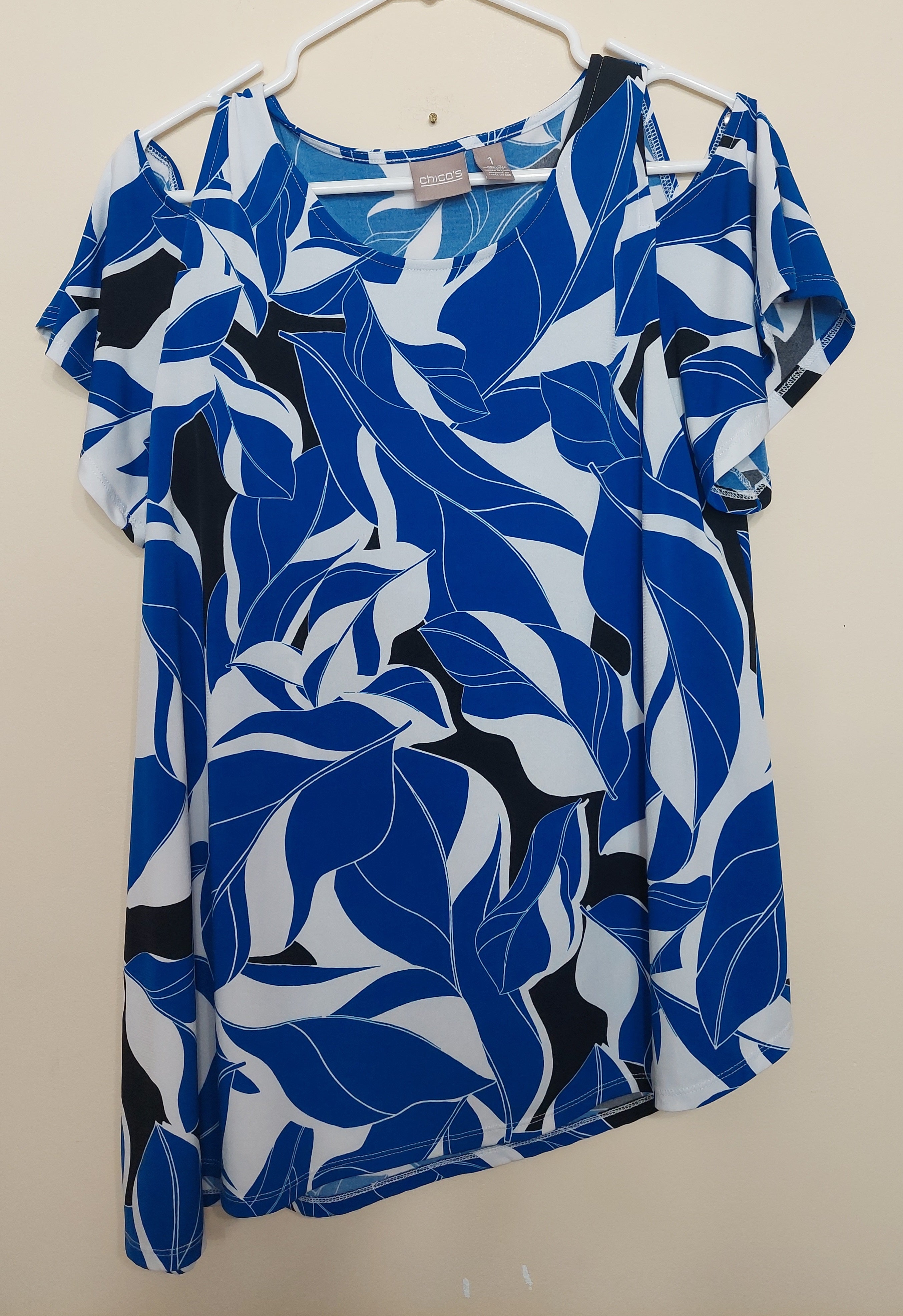 6 38 Chicos Blue White Leaf Print Cold Shoulder Top Womens Size 1