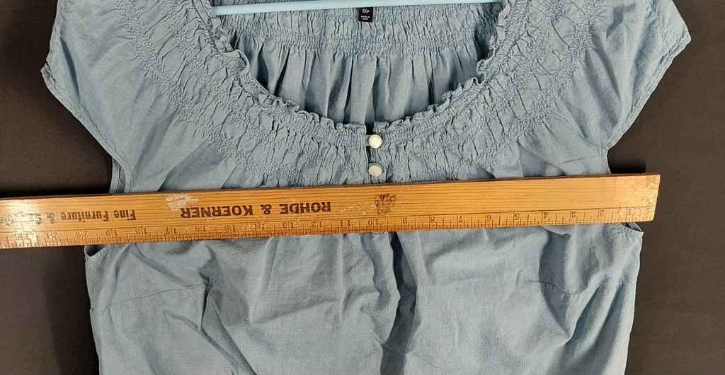 9-38 Talbots Woman Petites 1XP Blue Chambray Cotton Smocked Button Blouse Top