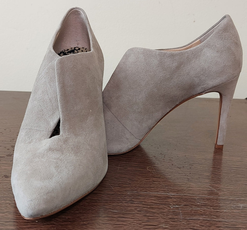 1 46 Vince Camuto Stiletto Heel Suede Shootie Size 6.5 M