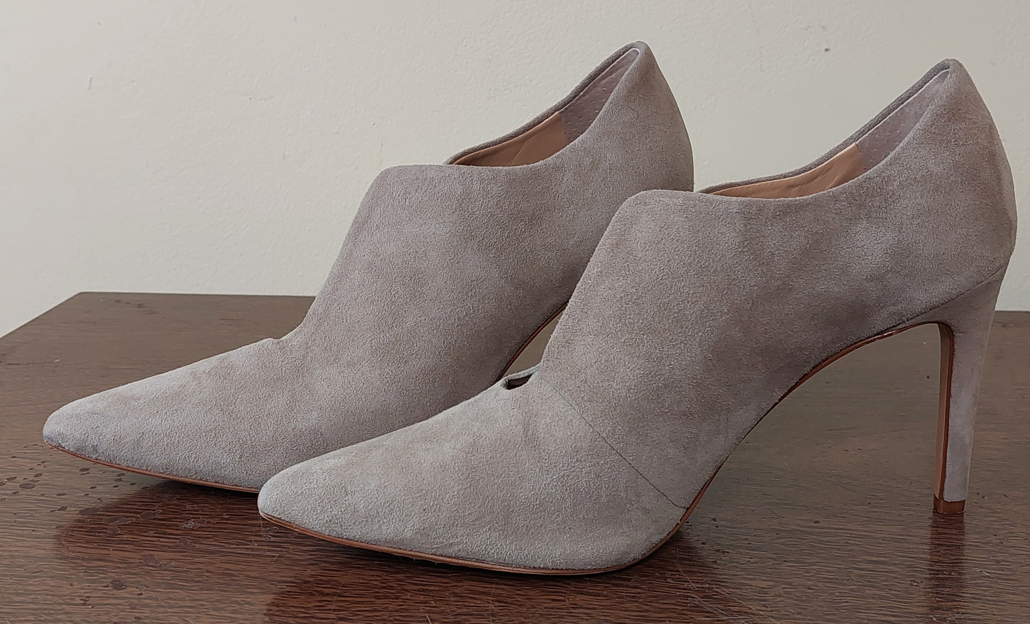 1 46 Vince Camuto Stiletto Heel Suede Shootie Size 6.5 M