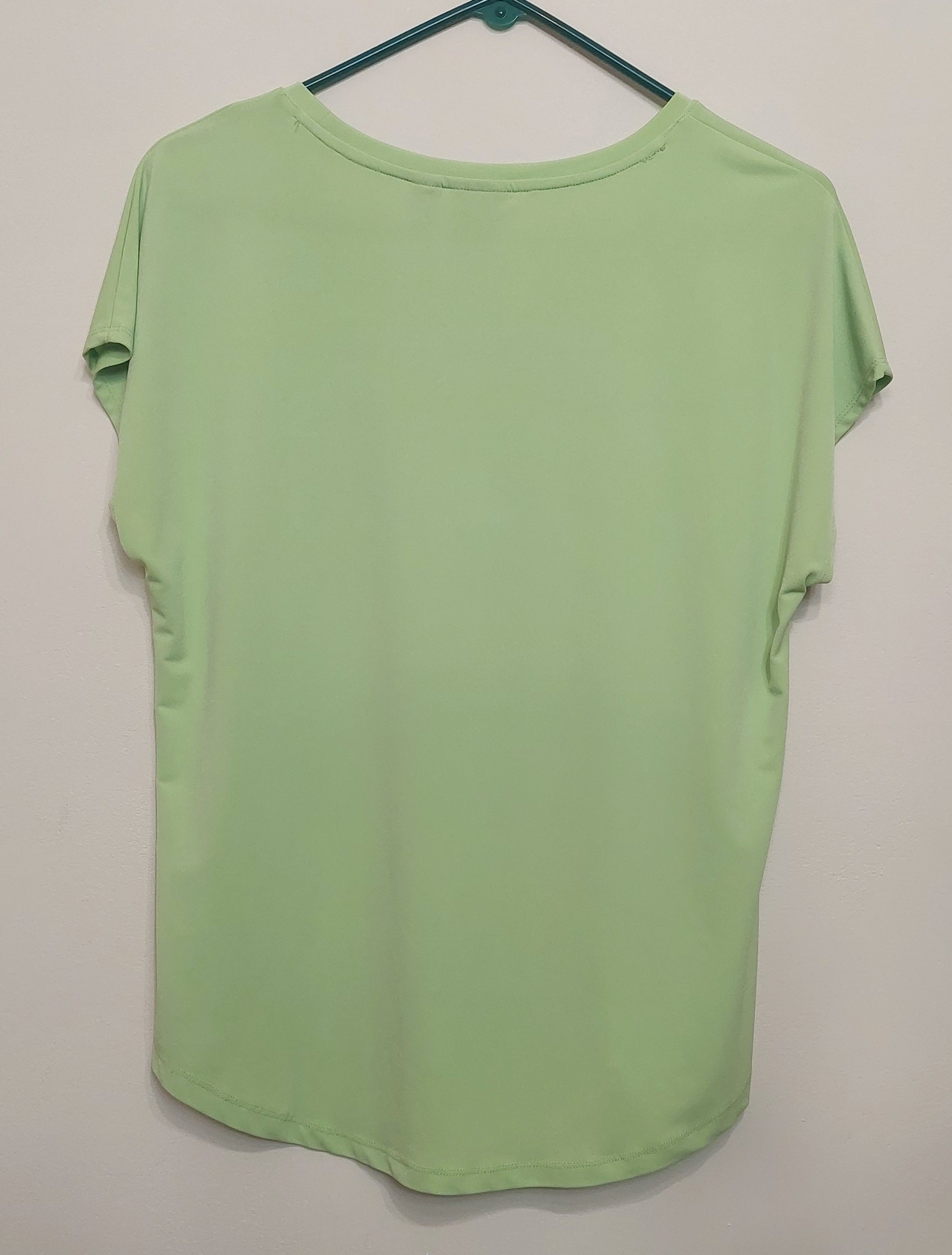 4 07 Chicos Size 1 Lime Green Short Sleeve Knit Top Relaxed Fit