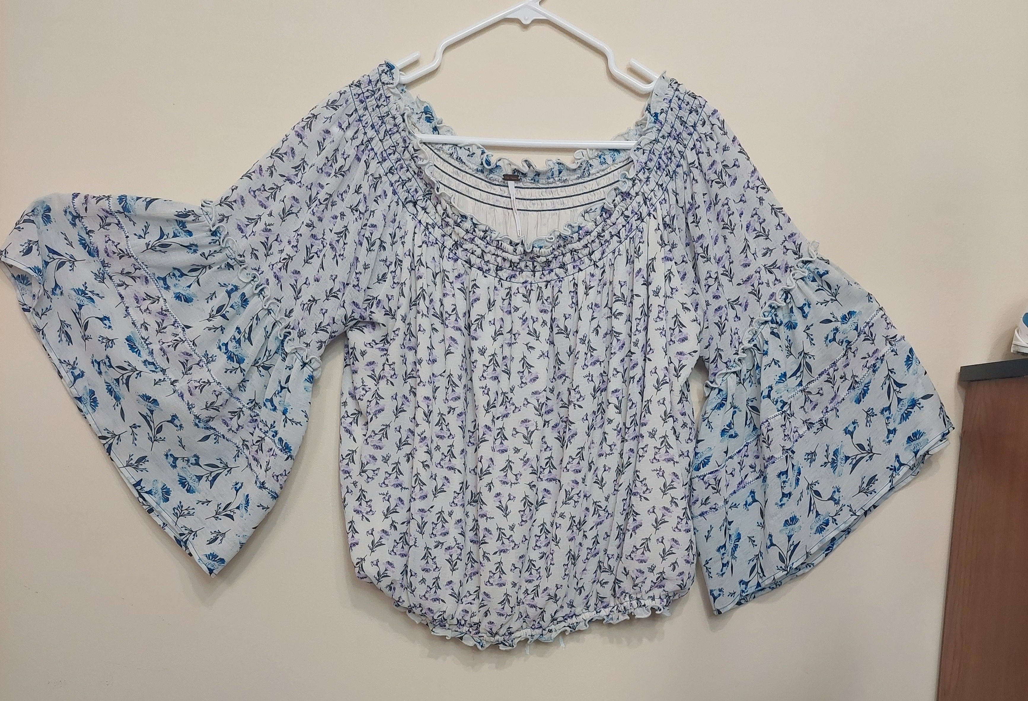 4 29 Free People Floral Bell Sleeve Peasant Top Medium Blue Lavender Boho