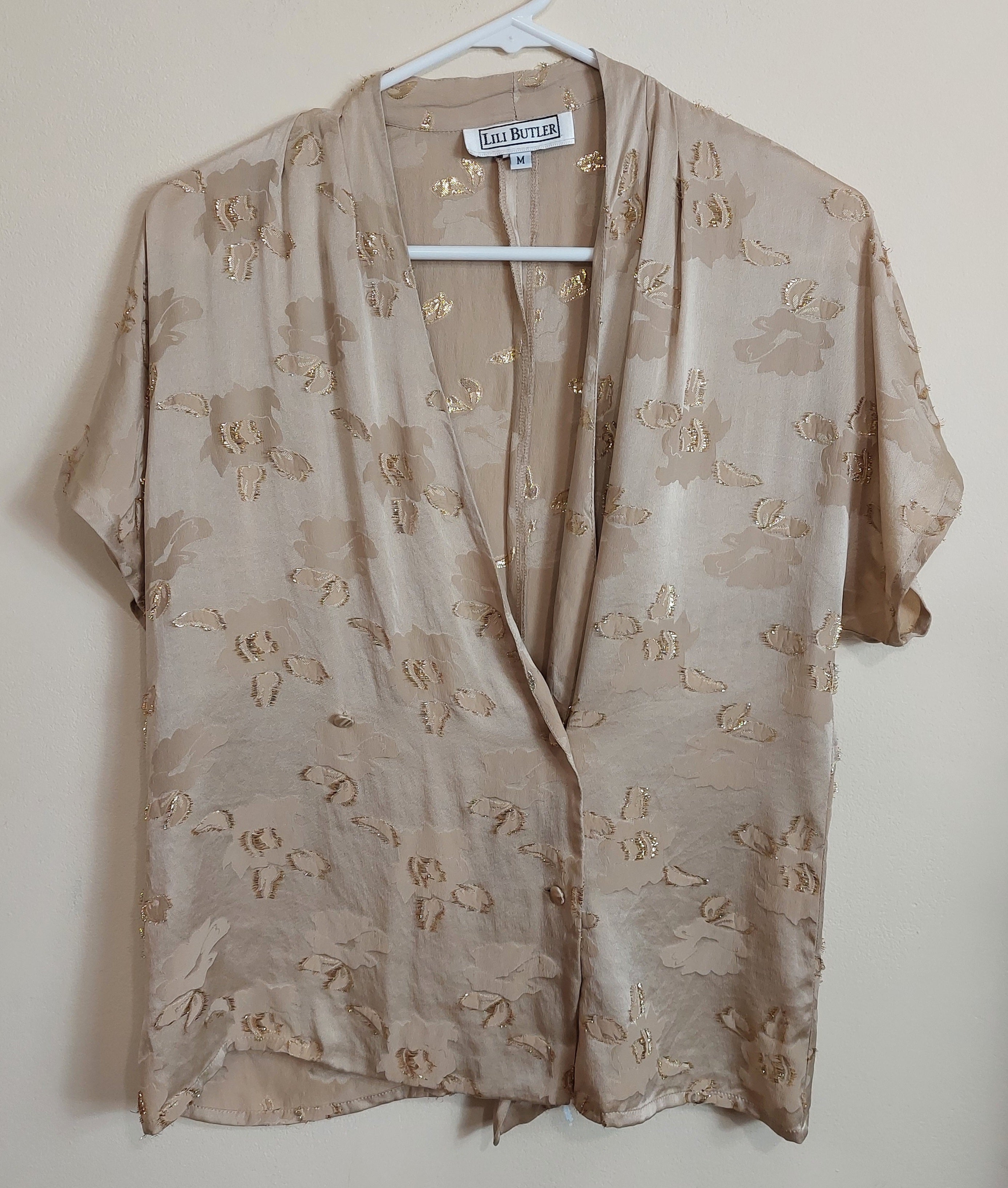 3 19 Lili Butler Size M Womens Blouse Beige Gold Floral Surplice Front