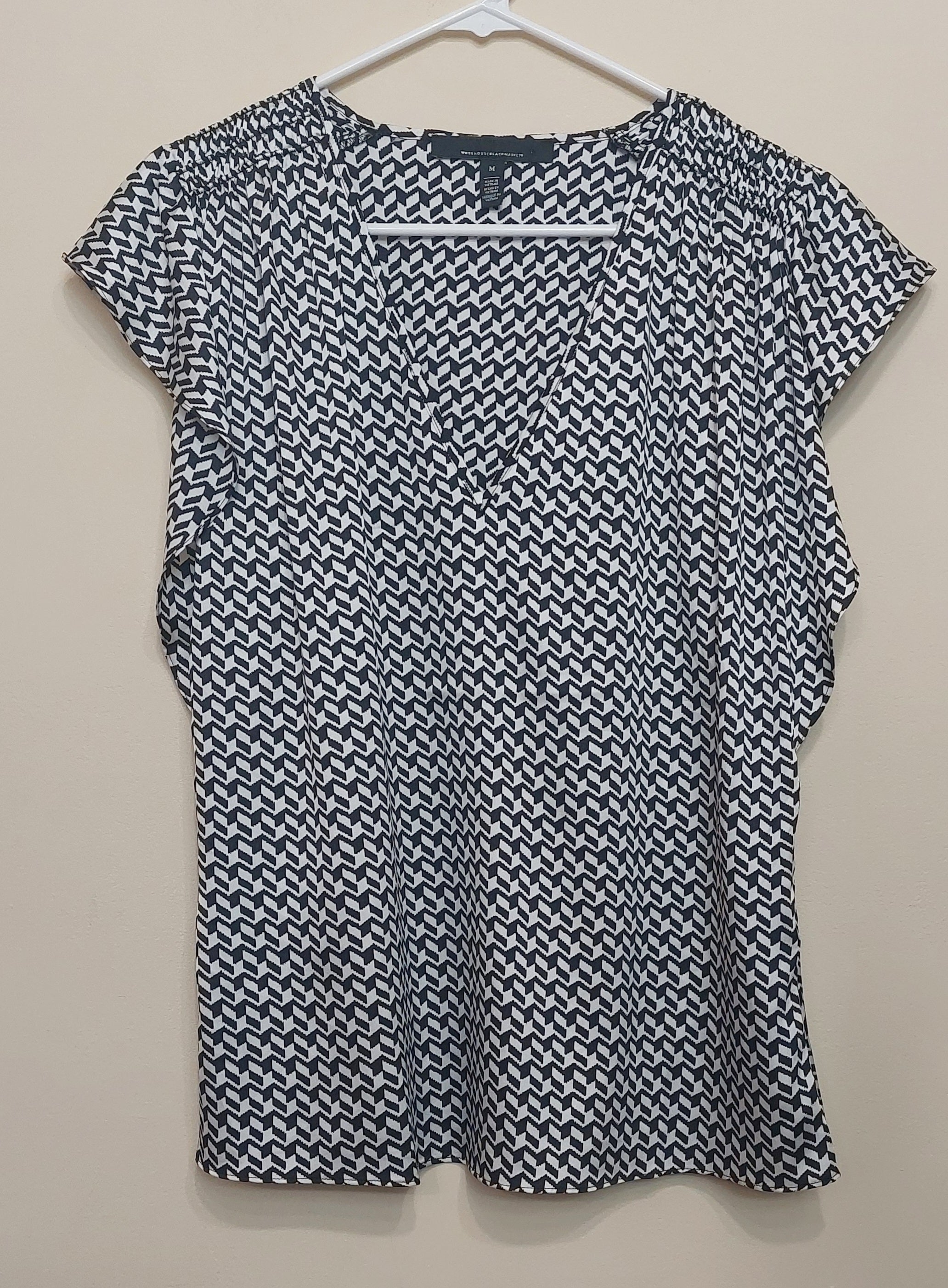 4 33 WHBM Geometric Print V Neck Blouse Medium Black White Career Casual