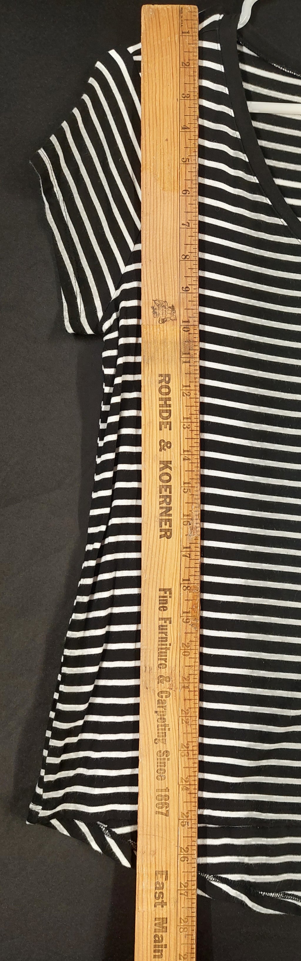 8 46 Cable & Gauge M Black White Striped V-Neck Short Sleeve Pocket Top