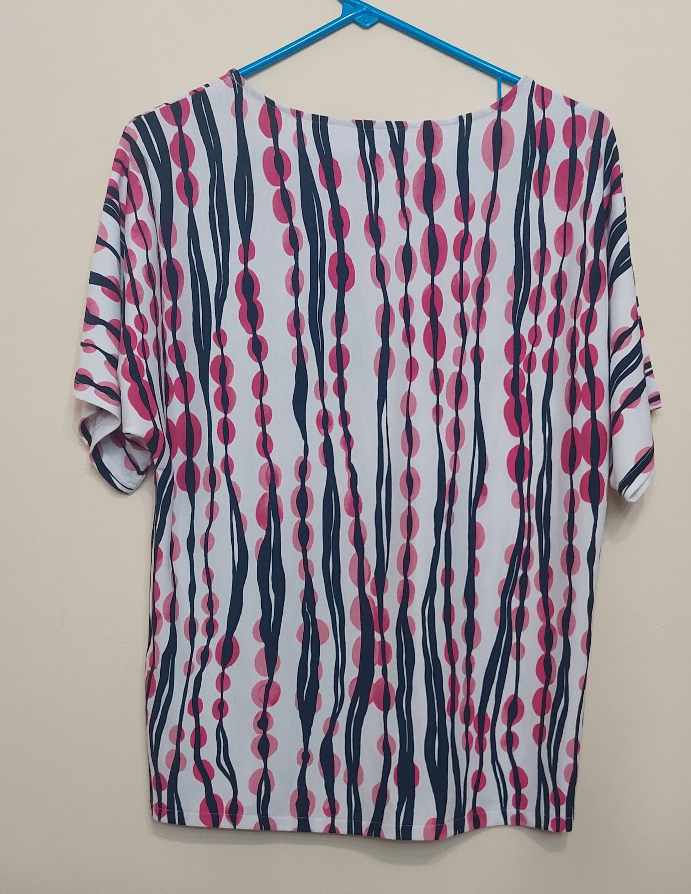 4 09 Easywear By Chicos Size 0 Pink Navy Abstract Dot Stripe Print Top Lightweight Stretch