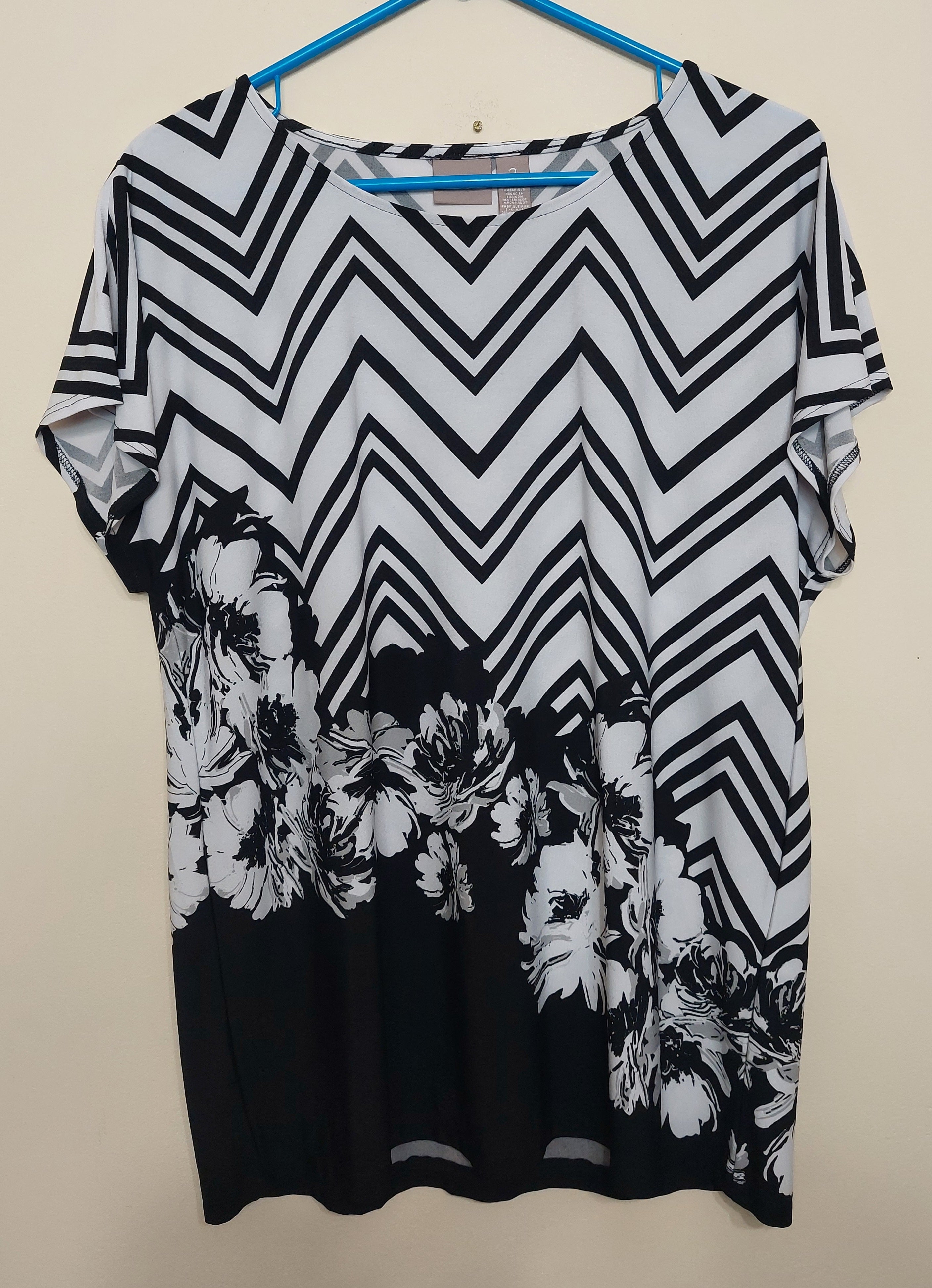 7 48 Chicos Size 2 Black White Chevron Floral Tunic Top