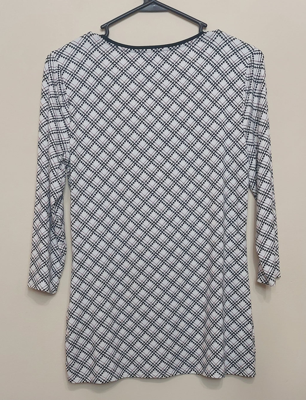 4 19 WHBM Size Small Diamond Geo Scoop Neck Top Black White 3 4 Sleeve