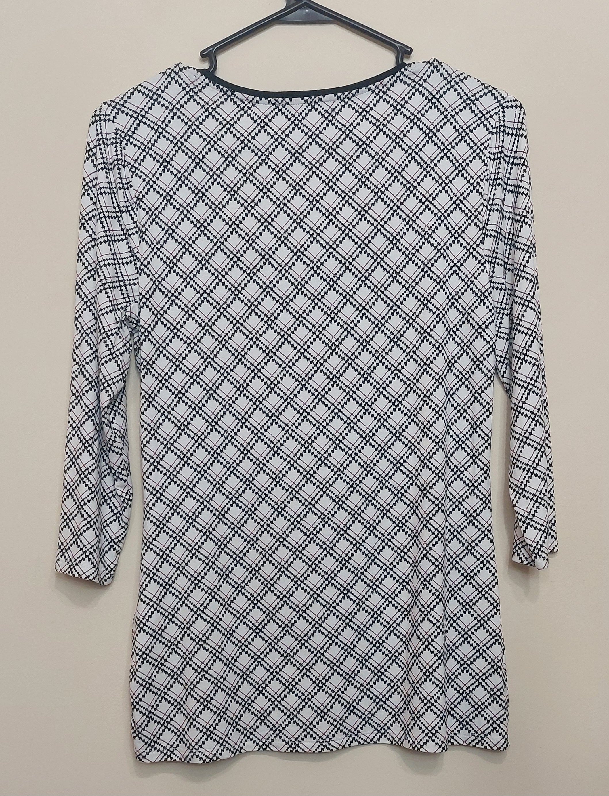 4 19 WHBM Size Small Diamond Geo Scoop Neck Top Black White 3 4 Sleeve