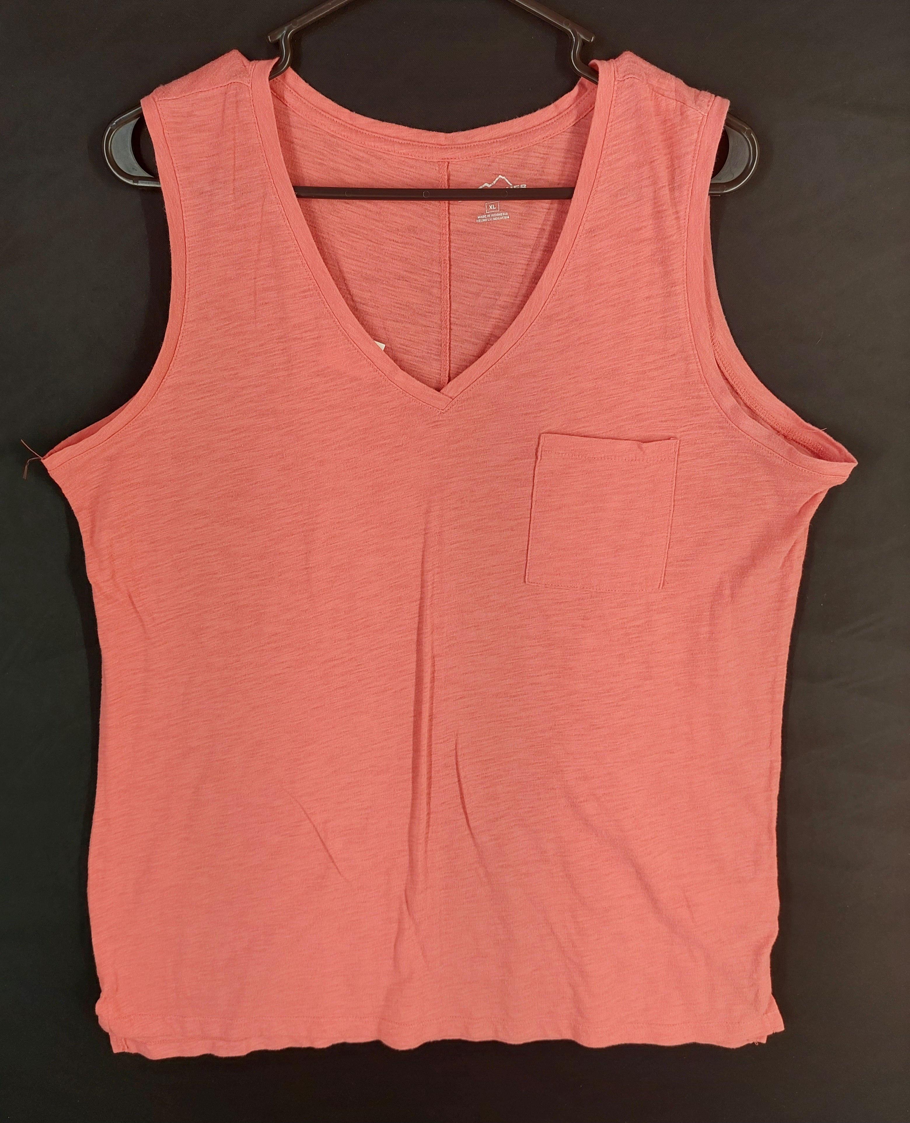 8-49 Eddie Bauer XL Coral Sleeveless V-Neck Pocket Tank Top Casual