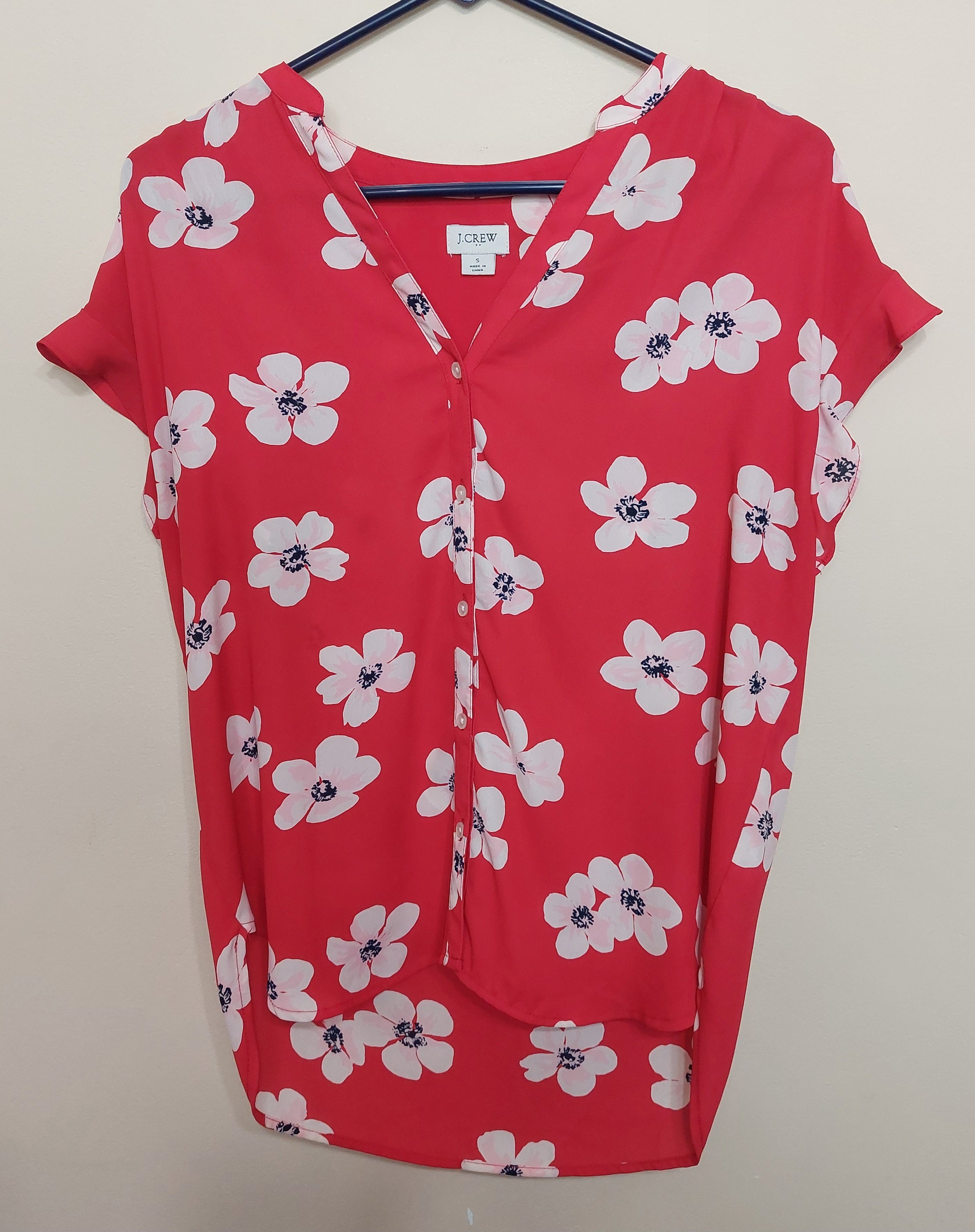 5 05 J.Crew Women's Size S Red and White Floral Button-Up Cap Sleeve Blouse