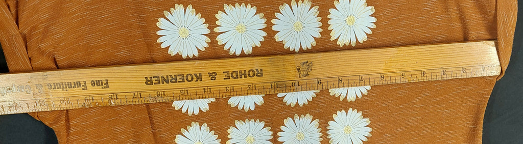 8-50 Rewind 1X Brown Daisy Graphic Short Sleeve Slub Knit Top Floral