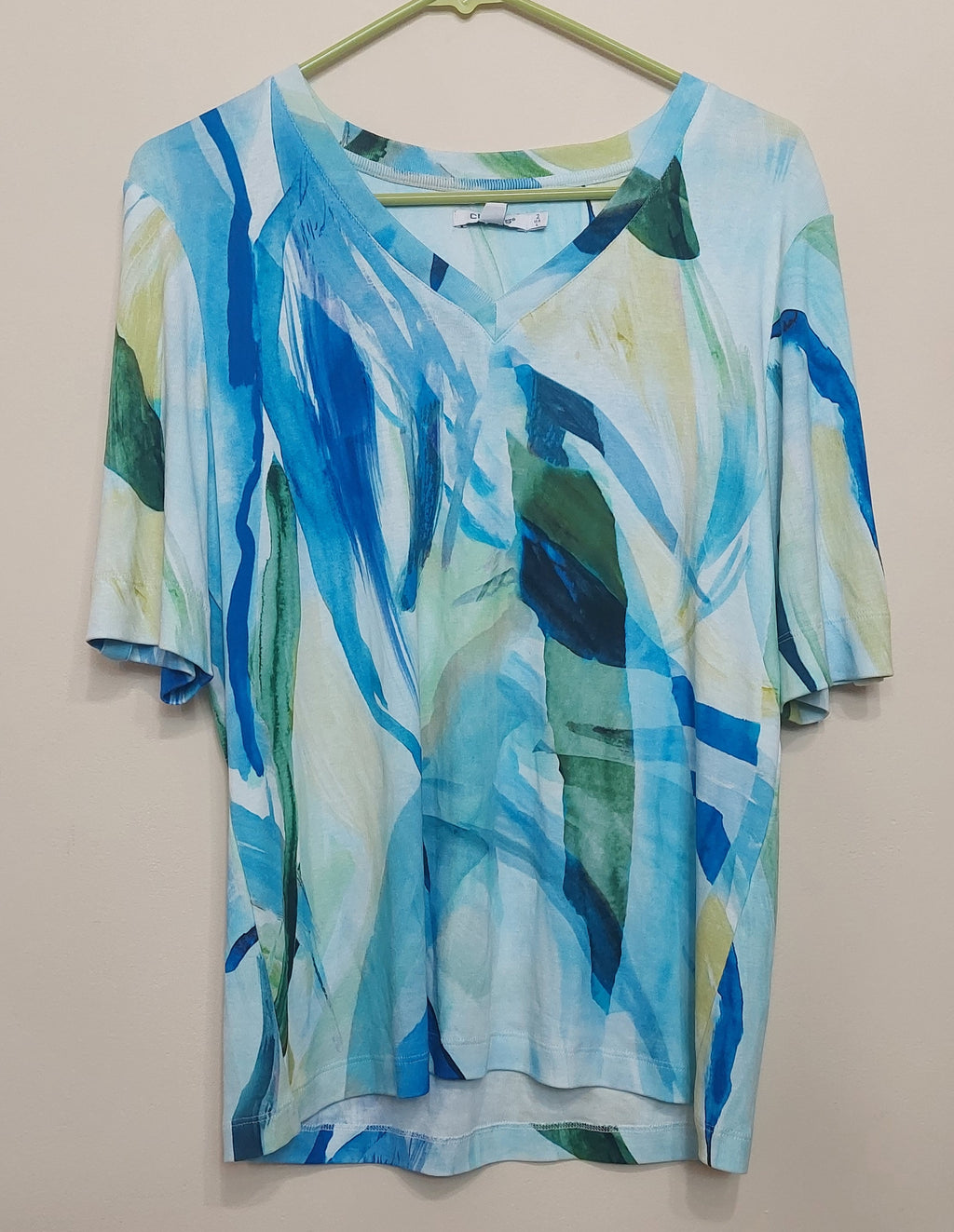 4 18 Chicos Size 2 Large Blue Green Abstract Print V Neck Knit Top