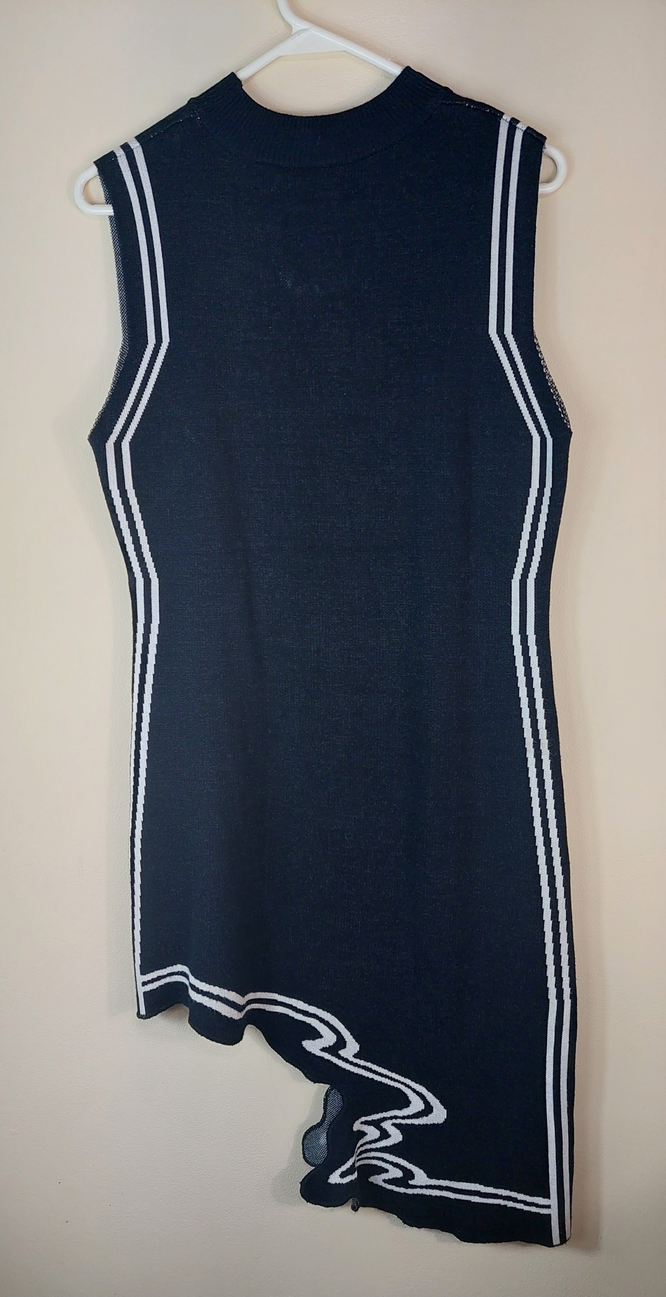 1 27 Runway Black decorative hem Dress Size Medium