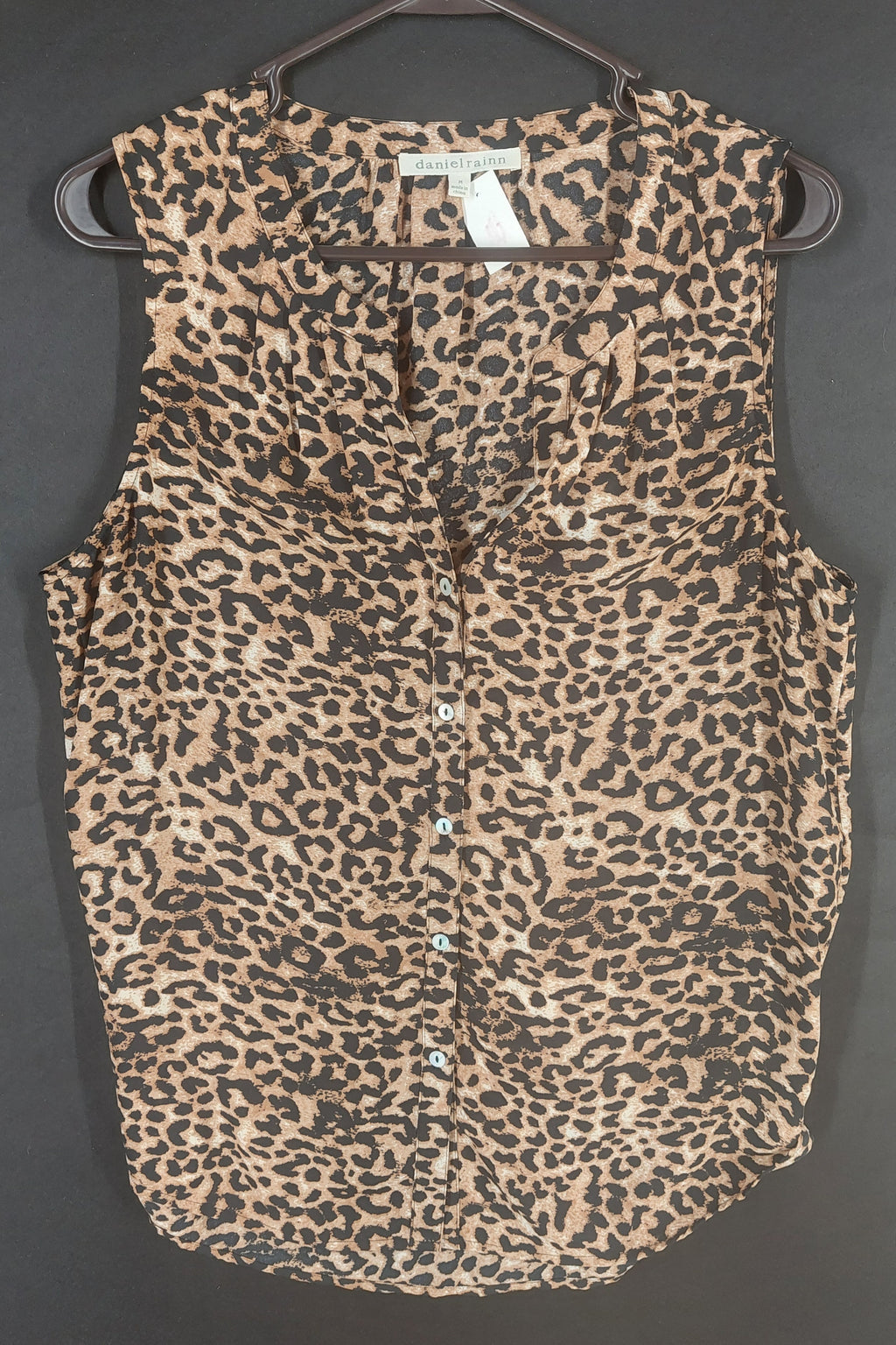 8-57 Daniel Rainn Size M Leopard Animal Print Sleeveless Button Front Blouse