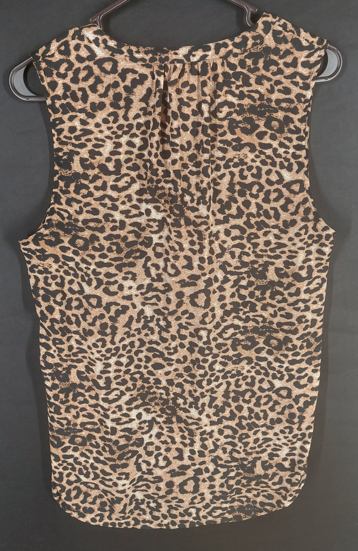 8-57 Daniel Rainn Size M Leopard Animal Print Sleeveless Button Front Blouse