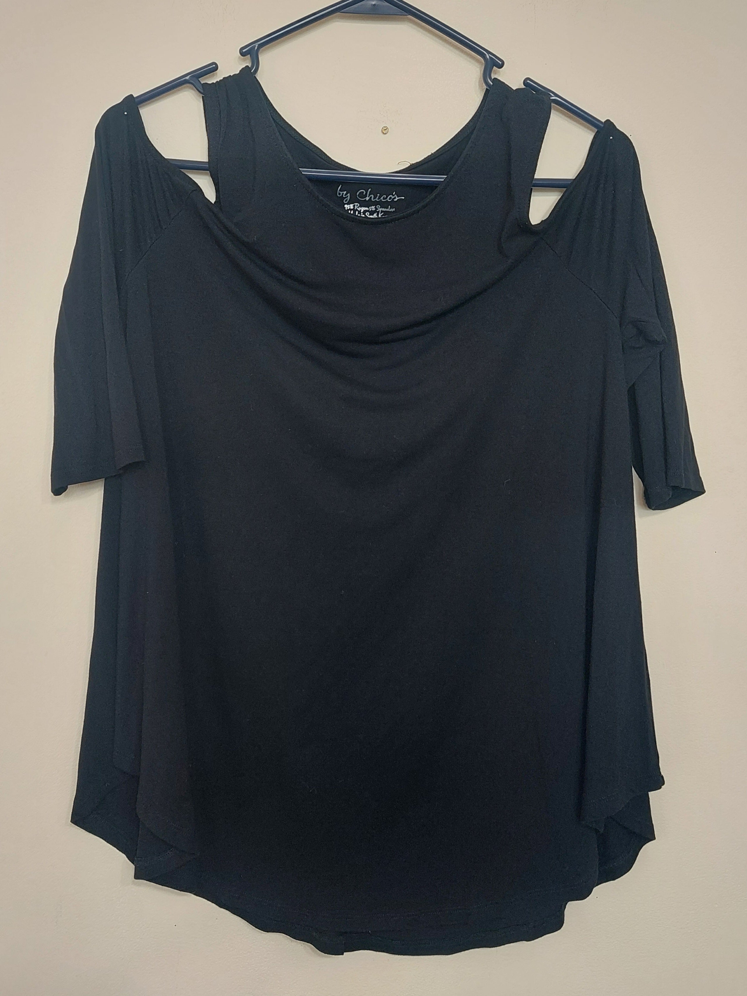 8 05 Chico's Size 1 Black Cold Shoulder Drape Neck Top Women's 3/4 Sleeve