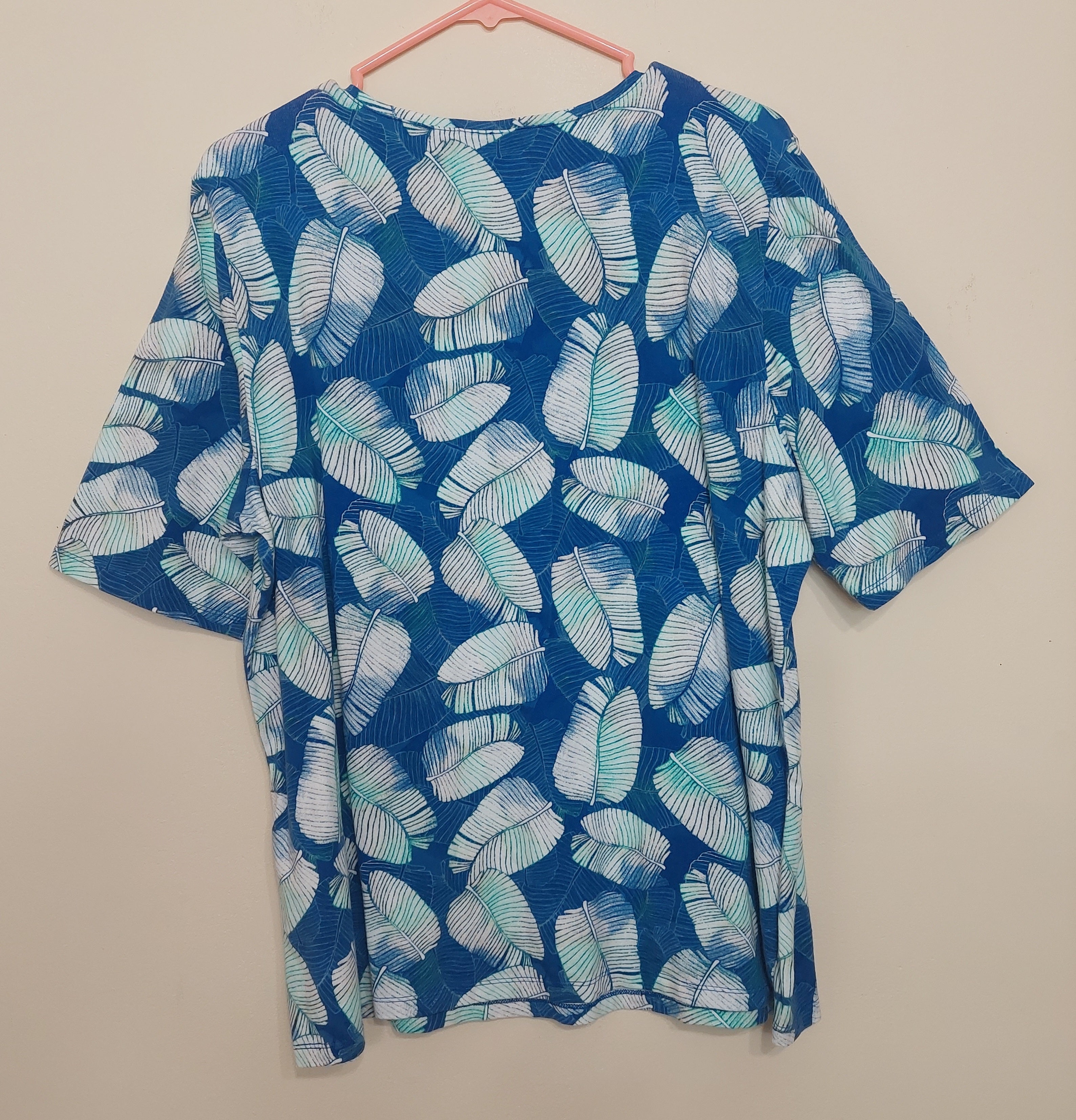 7 05 Chicos Size 3 Blue Tropical Leaf Print Top