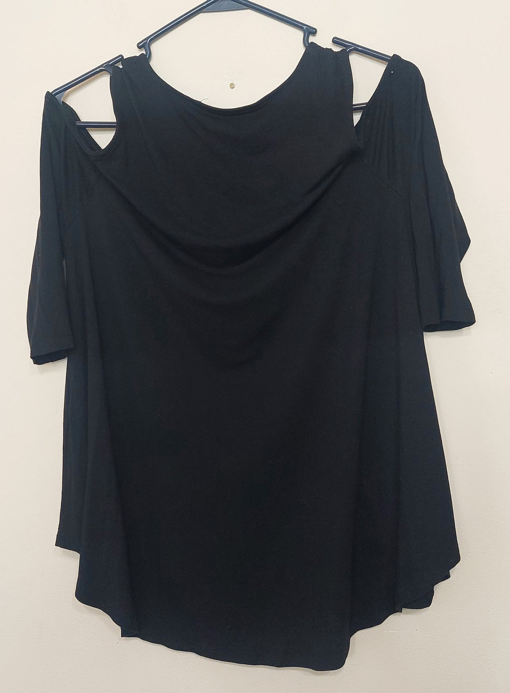 8 05 Chico's Size 1 Black Cold Shoulder Drape Neck Top Women's 3/4 Sleeve