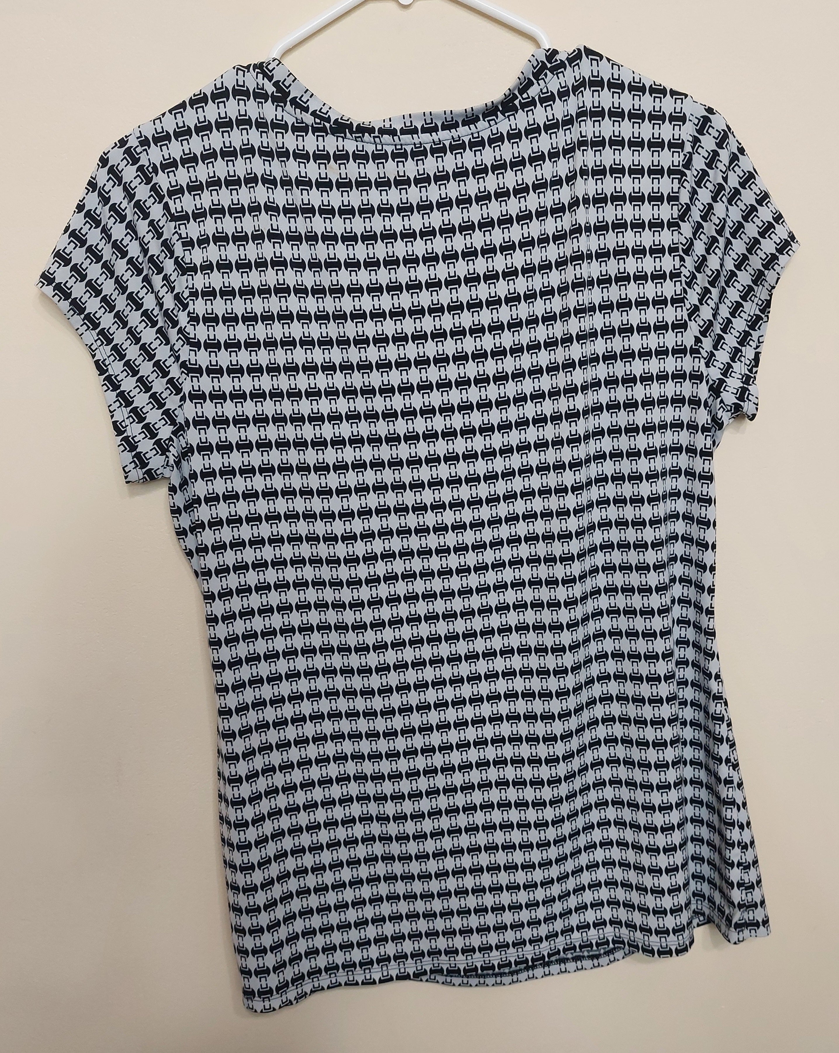 5 07 Worthington Women's Size L Geometric Print Scoop Neck Cap Sleeve Blouse Black Grey