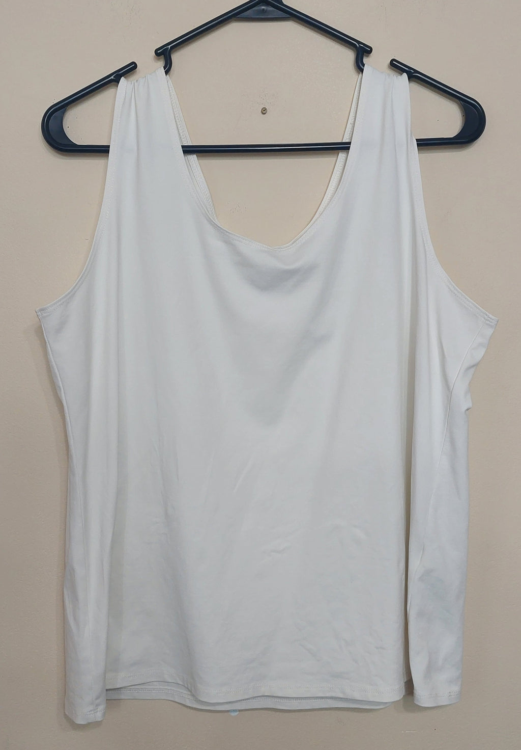 8 07 Chico's Size 3 White Sleeveless Tank Top Stretch Layering Shell XL
