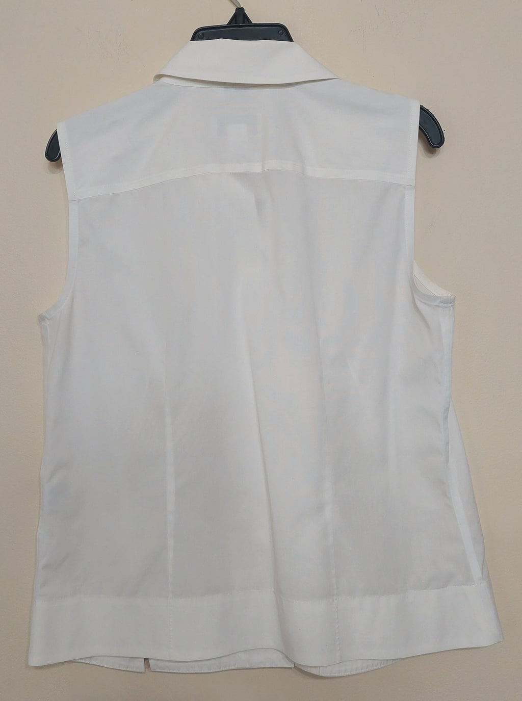 7 07 Talbots Size 4 White Wrinkle Resistant Sleeveless Button Top