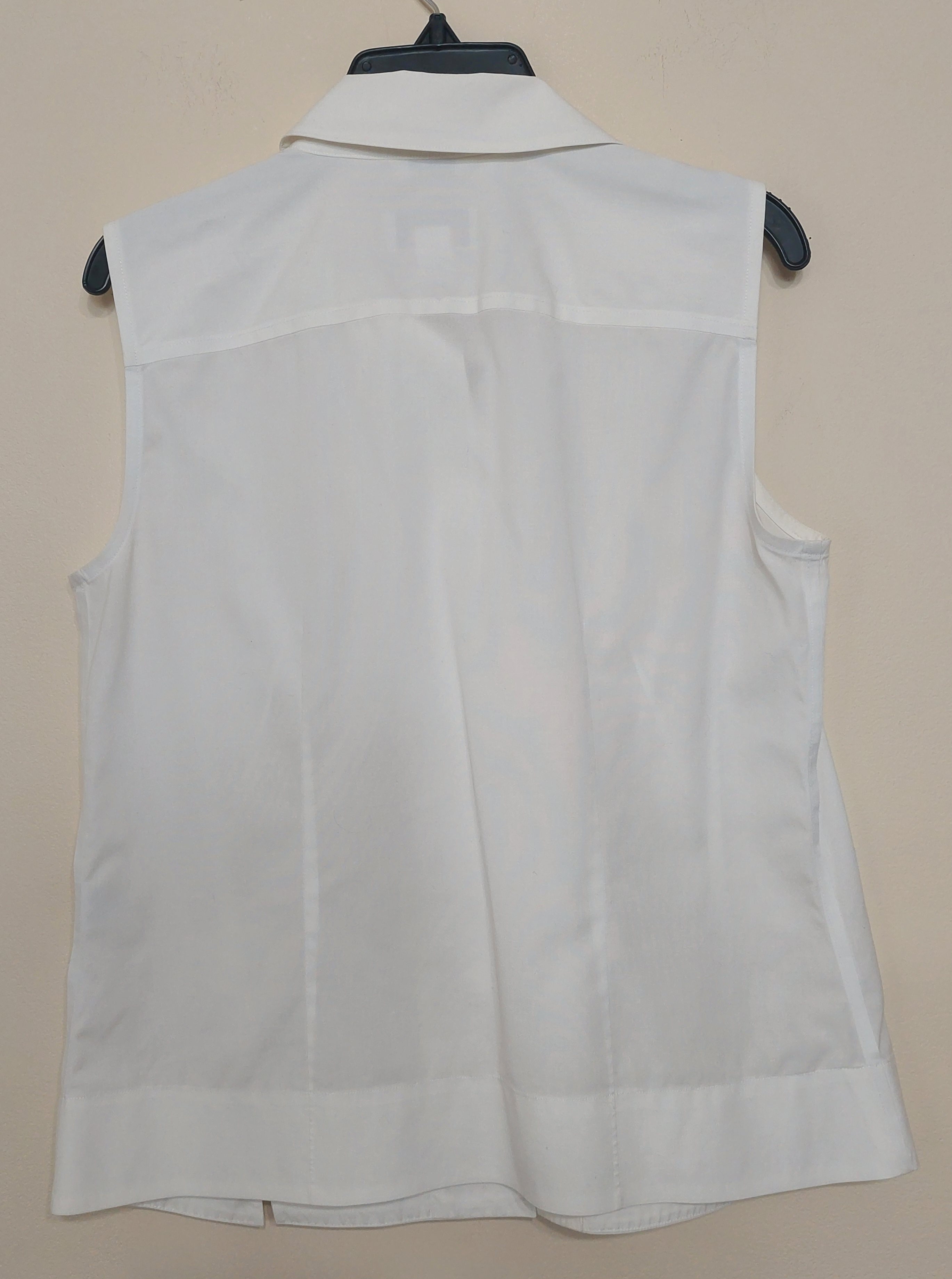 7 07 Talbots Size 4 White Wrinkle Resistant Sleeveless Button Top
