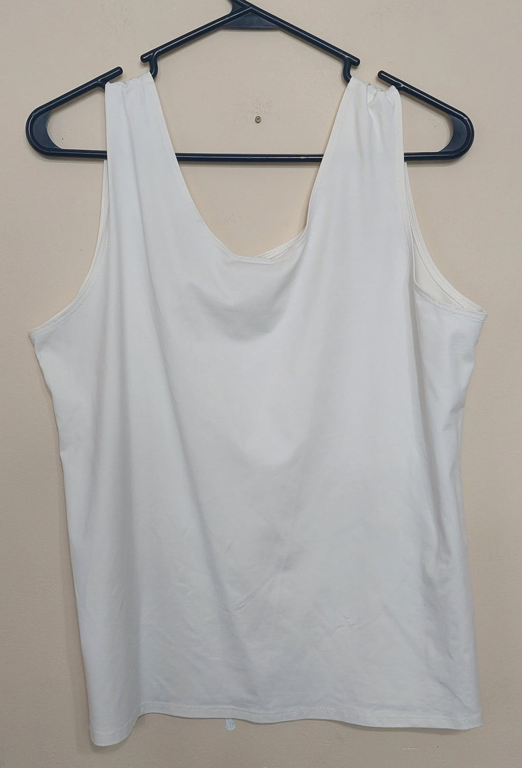 8 07 Chico's Size 3 White Sleeveless Tank Top Stretch Layering Shell XL