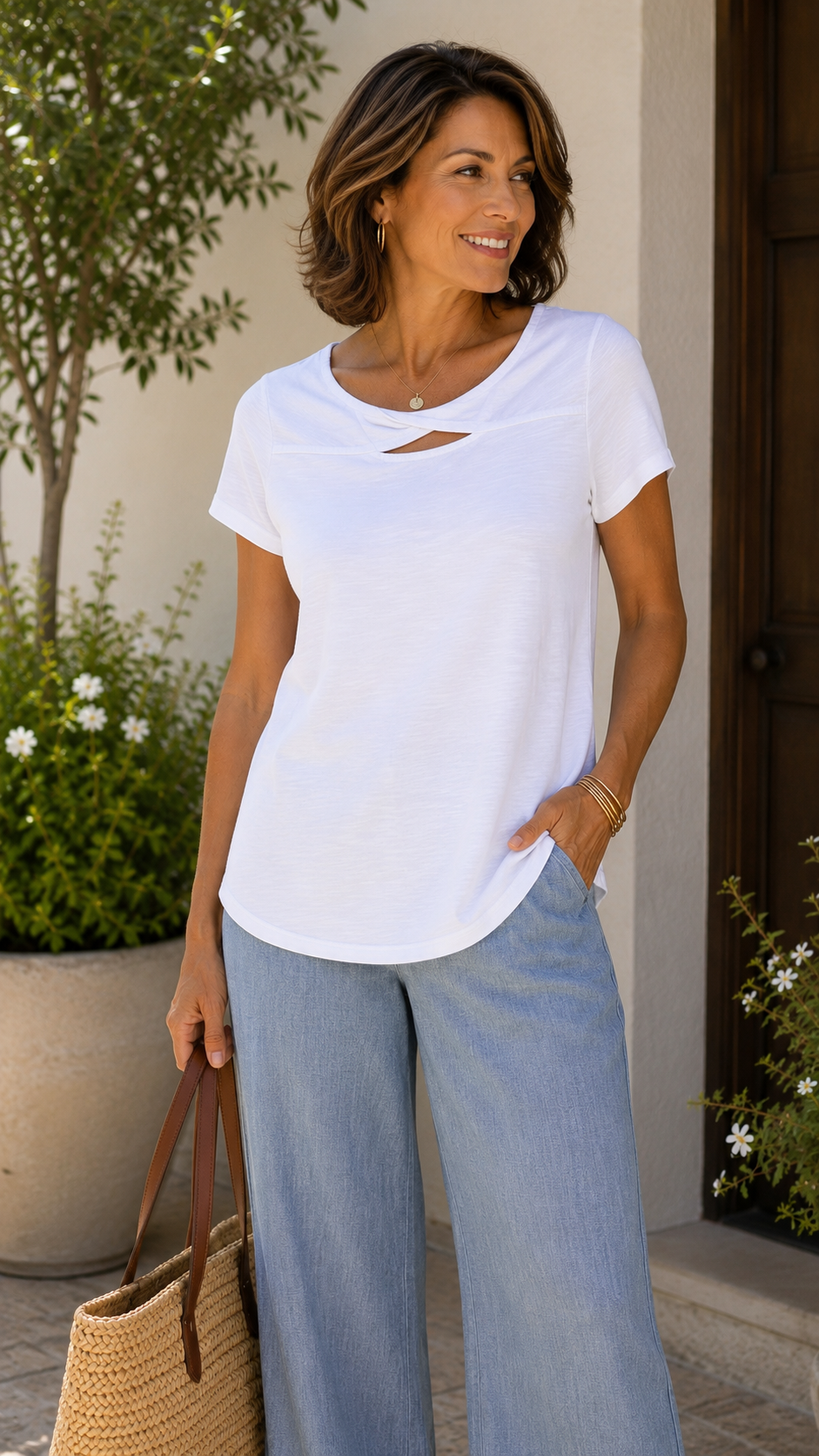 8 09 Chico's Size 1 White Cross Neck Short Sleeve Slub Knit Top Casual